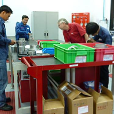 Seals assembling