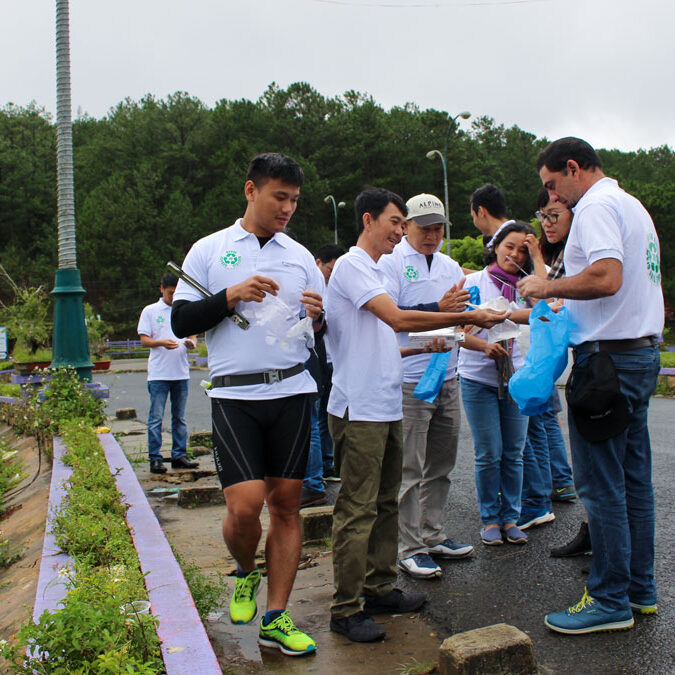 Tte Deployed The Campaign "No Single Use Plastics" Arround Tuyen Lam Lake - Da Lat City